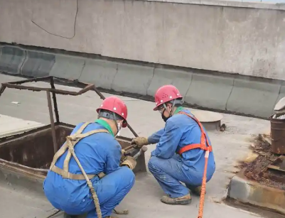 臨邊作業需要做哪些個人防護措施（臨邊作業安全帶系掛要求）