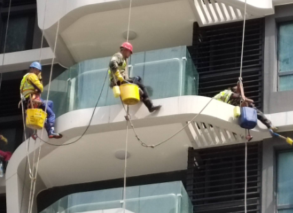 高層建筑外墻清洗是高空作業嗎？(高層建筑外墻清洗安全操作規程)